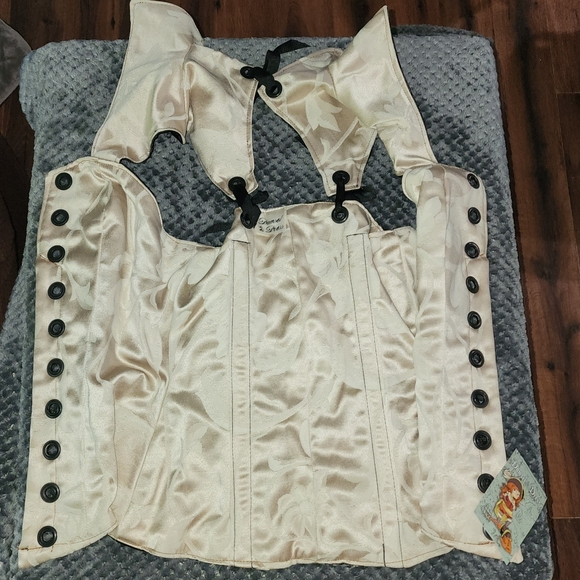 Gothic Corset Dress with Lace-Up Front - Picture 4 of 5